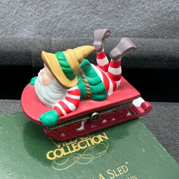 Dept 56 Heritage Village Elf On A Sled Hinged Box Christmas Collection Porcelain - Picture 2 of 6